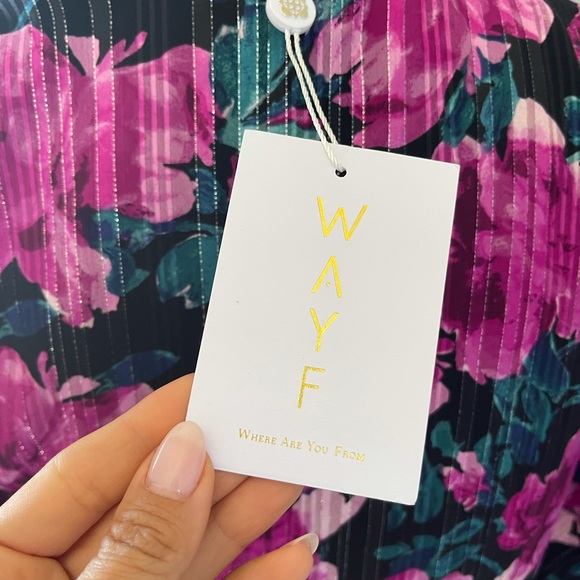 New with tags, never worn floral summer top - Picture 3 of 6